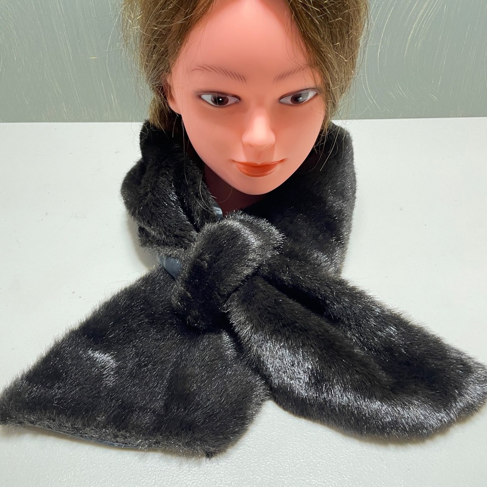 Unbranded Faux Fur Pull Through Scarf (so warm)